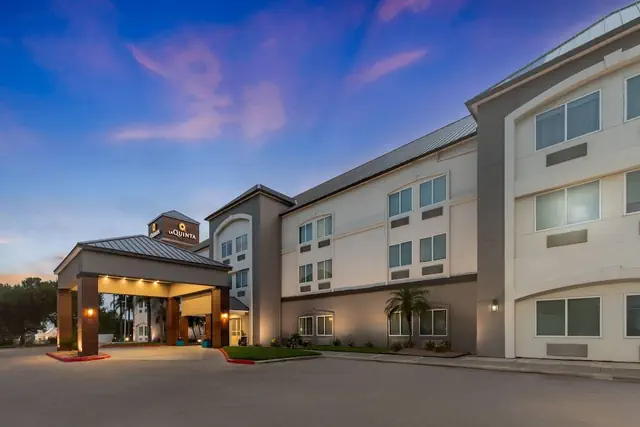 Photo 1 - La Quinta Inn & Suites by Wyndham Brownsville North