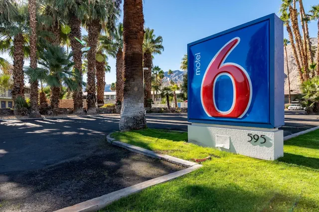 Photo 1 - Motel 6 Palm Springs, CA - East - Palm Canyon
