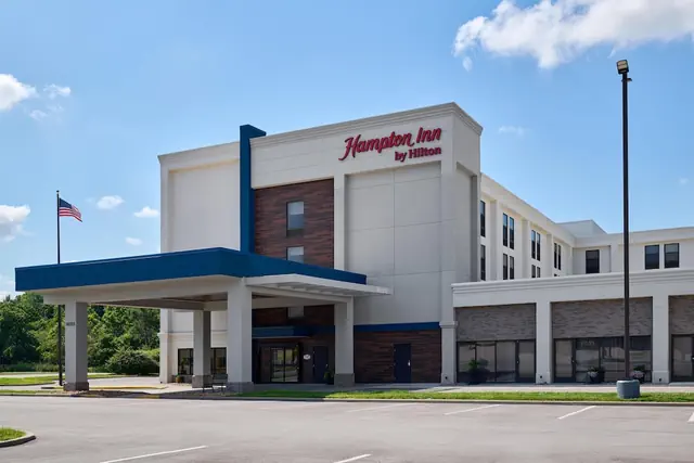 Photo 1 - Hampton Inn Kansas City/Shawnee Mission