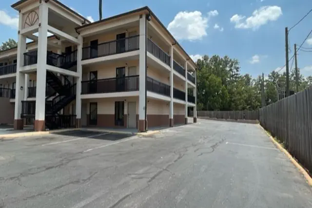 Photo 1 - Motel 6 Laurel, MS