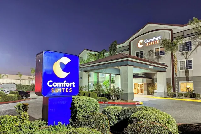 Photo 1 - Comfort Suites Fresno River Park