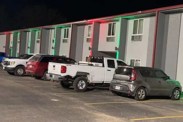 Photo 1 - Americas Best Value Inn Marshall