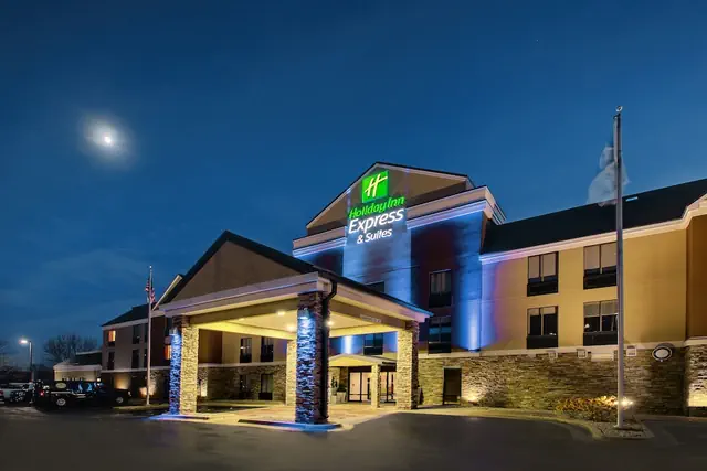 Photo 1 - Holiday Inn Express & Suites - Interstate 380 at 33rd Avenue by IHG