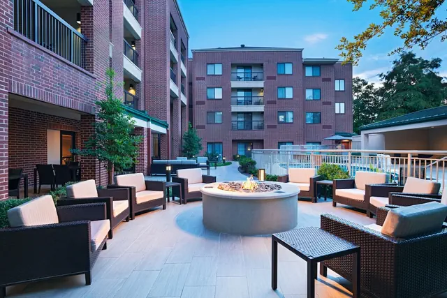 Photo 1 - Courtyard by Marriott Dallas DFW Airport South/Irving