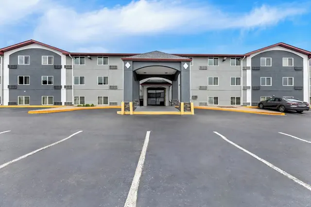 Photo 1 - Red Roof Inn Huntsville, AL