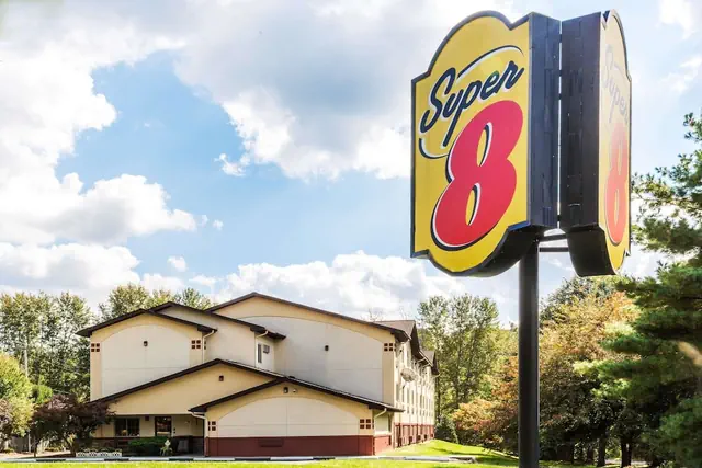 Photo 1 - Super 8 by Wyndham East Stroudsburg/Poconos