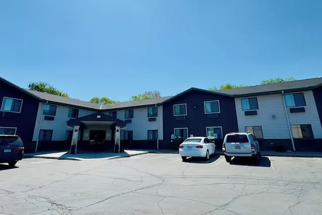 Photo 1 - Super 8 by Wyndham Shakopee