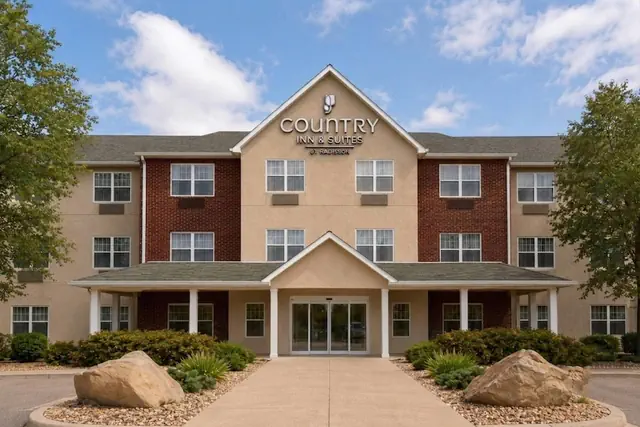 Photo 1 - Country Inn & Suites by Radisson, Mason City, IA