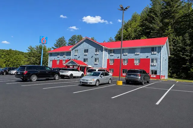 Photo 1 - Motel 6 Morehead, KY