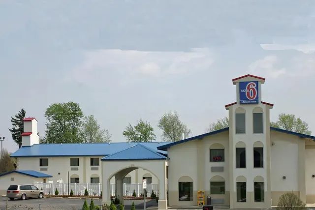 Photo 1 - Motel 6 Urbana, IL