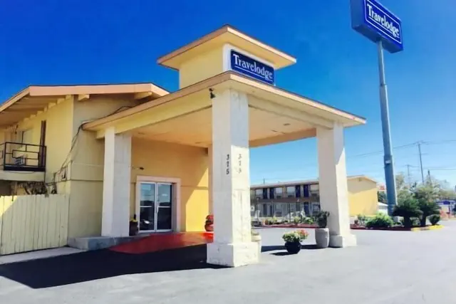 Photo 1 - Travelodge by Wyndham New Braunfels