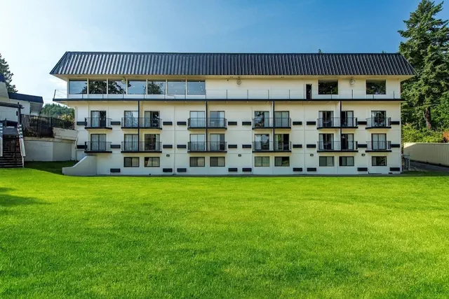 Photo 1 - Oyster Bay Inn & Suites