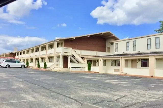 Photo 1 - Red Carpet Inn Great Lakes