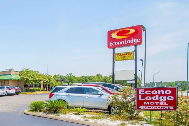 Photo 1 - Econo Lodge Andalusia