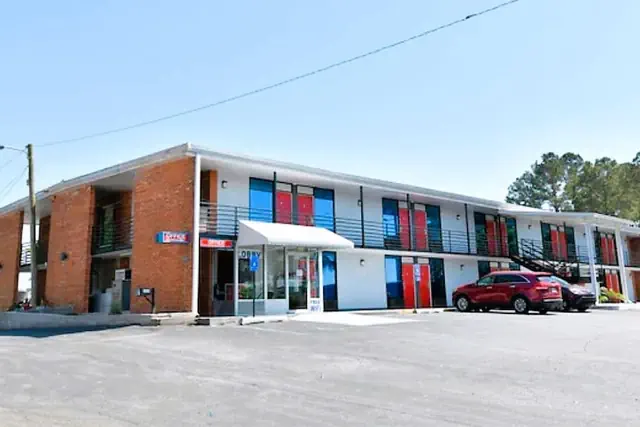Photo 1 - OYO Hotel Valdosta GA I-75