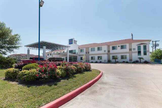Photo 1 - Motel 6 Hillsboro, TX