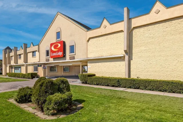 Photo 1 - Econo Lodge Cortland Downtown