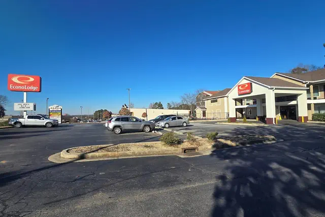Photo 1 - Econo Lodge Villa Rica