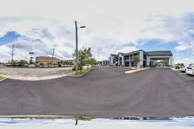 Photo 1 - Econo Lodge Mobile Airport Blvd.