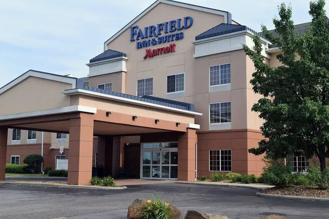 Photo 1 - Fairfield Inn and Suites by Marriott Youngstown Austintown