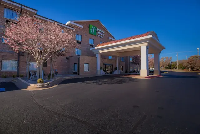 Photo 1 - Holiday Inn Express Hotel & Suites Edmond by IHG