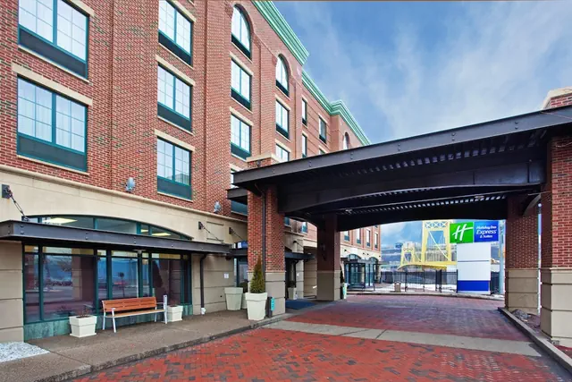 Photo 1 - Holiday Inn Express Hotel & Suites Pittsburgh-South Side by IHG