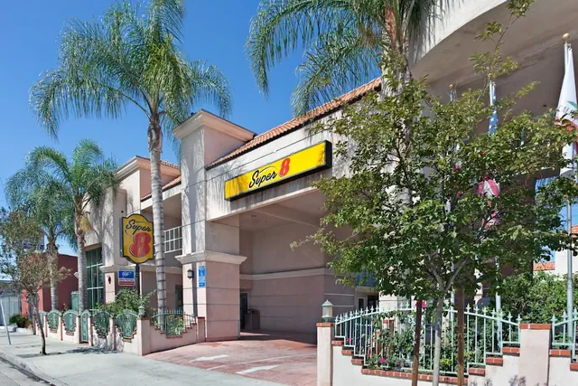 Photo 1 - Super 8 by Wyndham North Hollywood