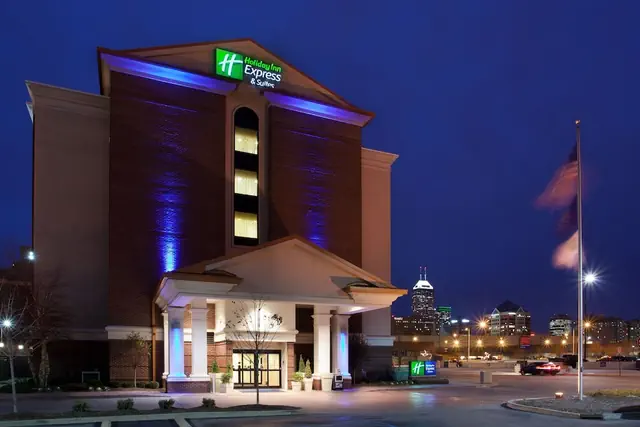 Photo 1 - Holiday Inn Express & Suites Indianapolis Dtn-Conv Ctr Area by IHG