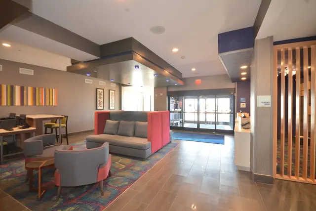 Photo 1 - Holiday Inn Express & Suites Oklahoma City Mid - Arpt Area by IHG