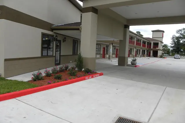Photo 1 - Palace Inn Kingwood
