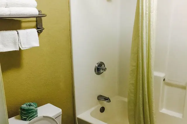 Photo 1 - Econo Lodge Mansfield