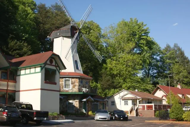 Photo 1 - Heidi Motel