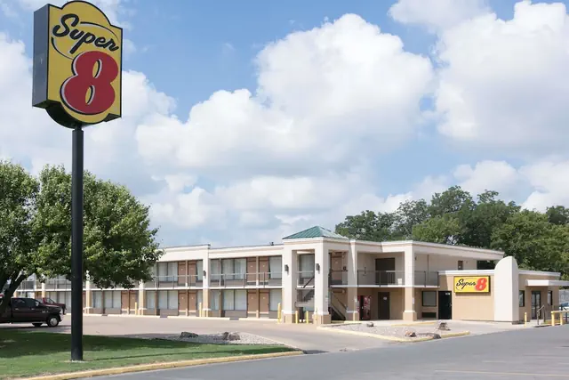 Photo 1 - Super 8 by Wyndham Duncan OK