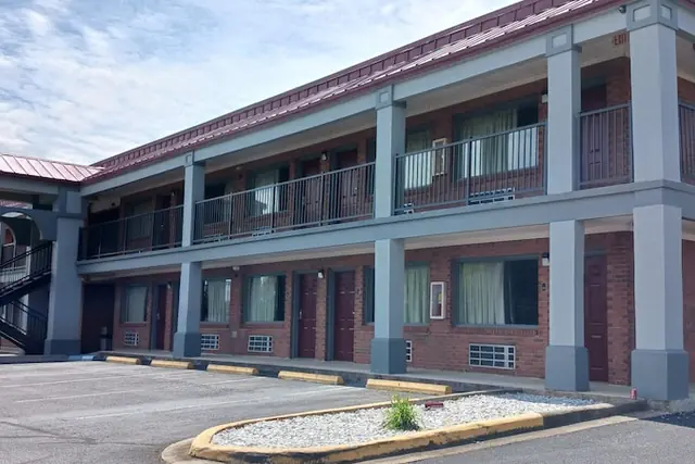 Photo 1 - Red Roof Inn & Suites Scottsboro