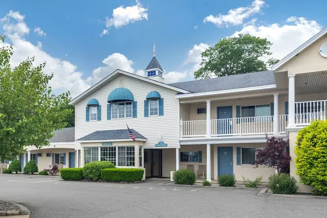 Photo 1 - Driftaway Hotel and Pool