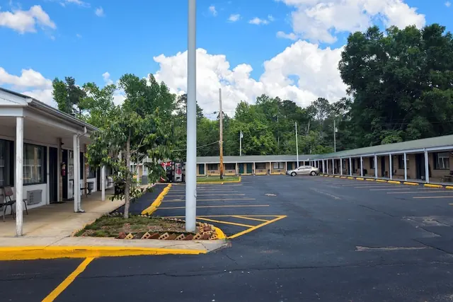 Photo 1 - Liberty Inn Scottsboro Near Lake Guntersville