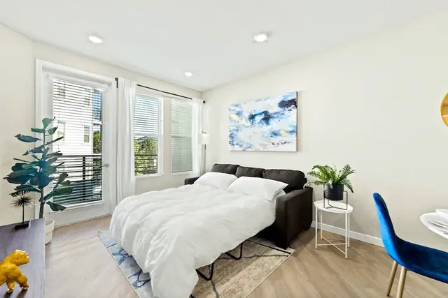 Photo 1 - Designer Apt With Jacuzzi Sky Lounge Gym Access