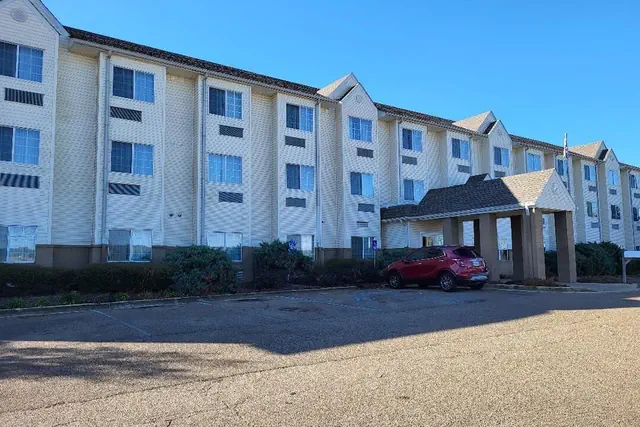 Photo 1 - Clarion Pointe Starkville near University
