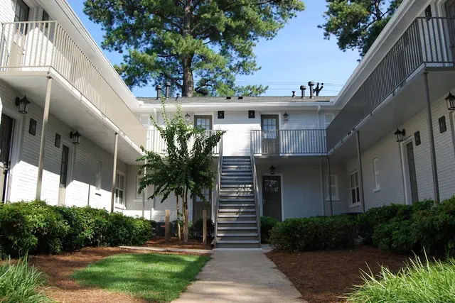 Photo 1 - B1bi Clean Cozy Convenient Condo in Buckhead w Free Parking