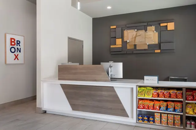 Photo 1 - Holiday Inn Express & Suites Bronx - Zoo Area by IHG