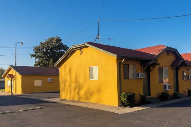 Photo 1 - Oak Motel Modesto CA