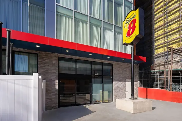Photo 1 - Super 8 By Wyndham Bronx Near Stadium