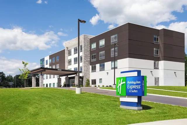 Photo 1 - Holiday Inn Express & Suites Reedsburg - Dells Area by IHG