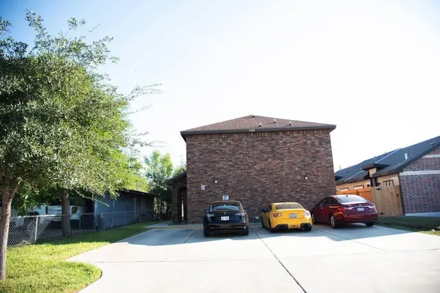 Photo 1 - 3BD 2BT Town Suite Minutes Away Medical Center