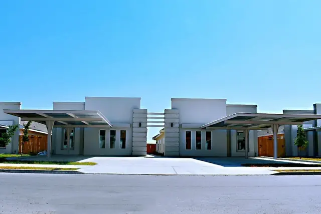 Photo 1 - Beautiful Apartment 9 min to Mercedes Outlets