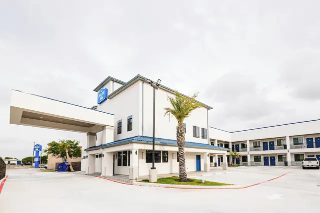Photo 1 - Palace Inn Blue Edgebrook