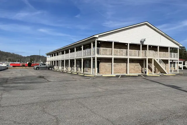 Photo 1 - COVERED BRIDGE INN & SUITES