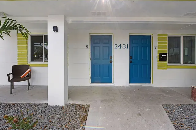 Photo 1 - Palm Cove Motel