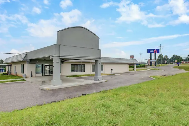 Photo 1 - Motel 6 Chickasha, Ok