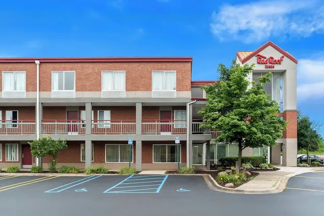 Photo 1 - Red Roof Inn Auburn Hills